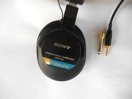 headphones side view image